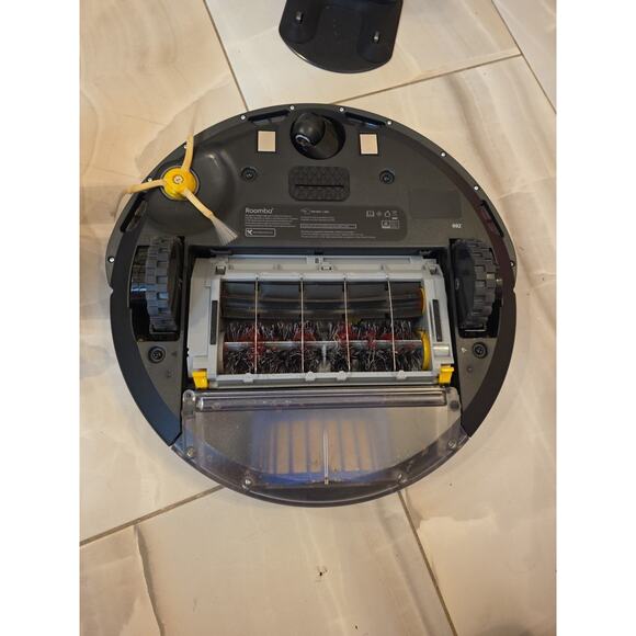 iRobot Roomba 694 Robot Vacuum - R694020 - Black - Picture 8 of 16